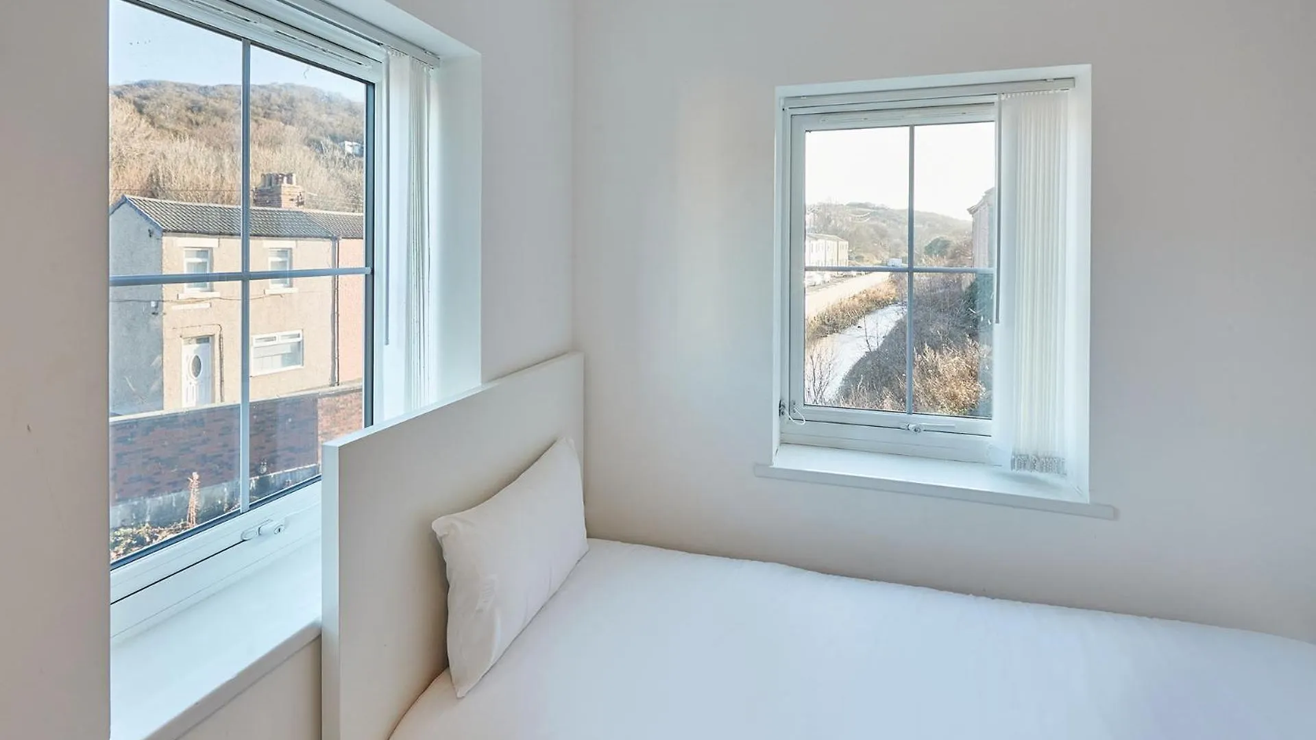 House One In Skinningrove 레드카